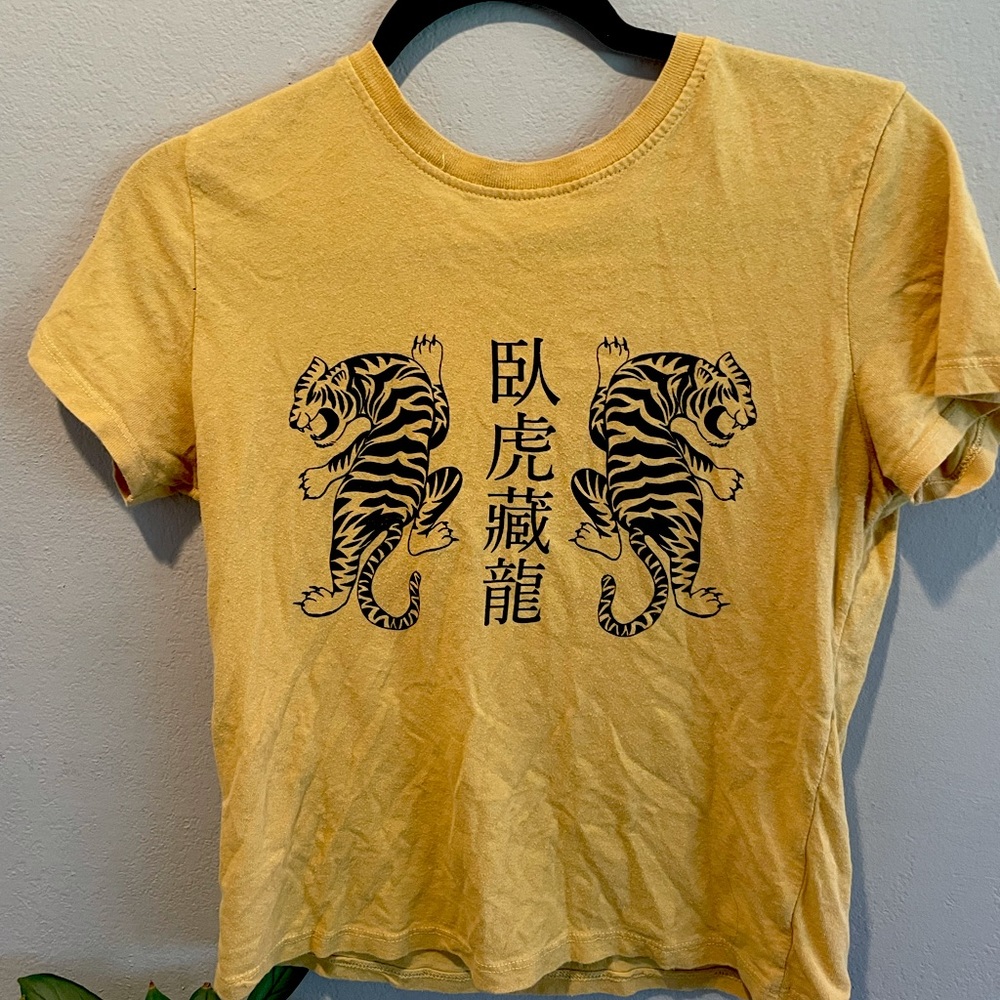 Brandy Melville/John Galt Cropped Graphic Tee